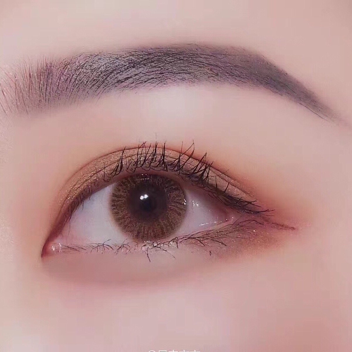 xc体育_背带裙搭配什么上衣 4种搭法让你时髦美丽一整夏(图2) xc体育